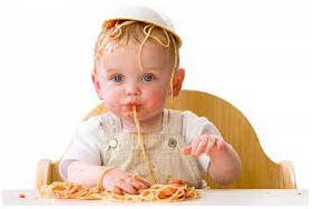 Ép trẻ ăn dặm. Cuộc chiến không có hiệu quả